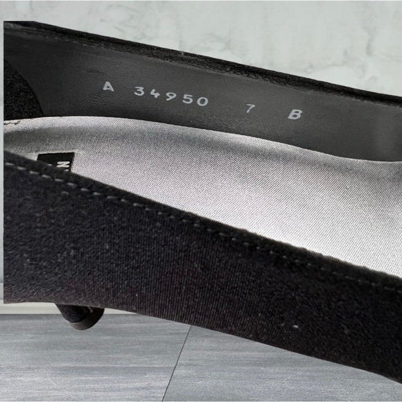 Stuart Weitzman Heels Pumps Vintage Black Fabric Square Toe Spool Heel - Picture 6 of 7